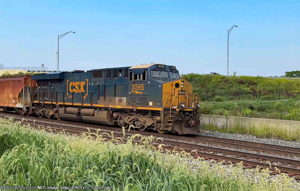 CSX 3095 is the rear DPU for the M331.